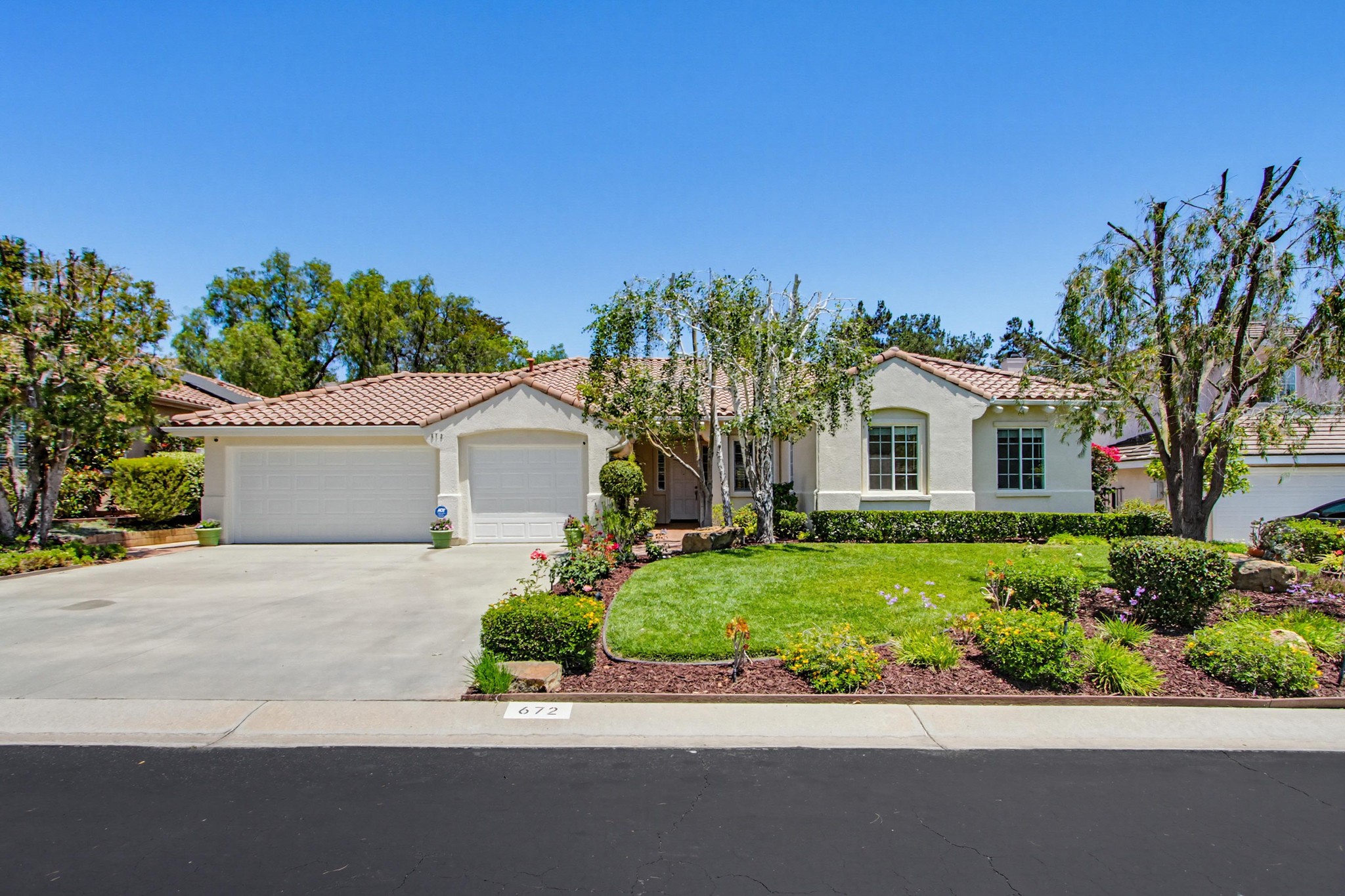 Virtual tour photo 1 of 68 for 672 Inverlochy Dr