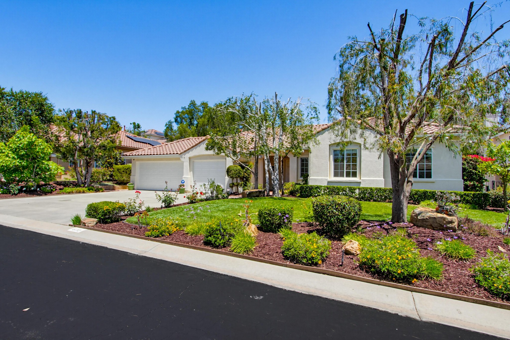 Virtual tour photo 3 of 68 for 672 Inverlochy Dr