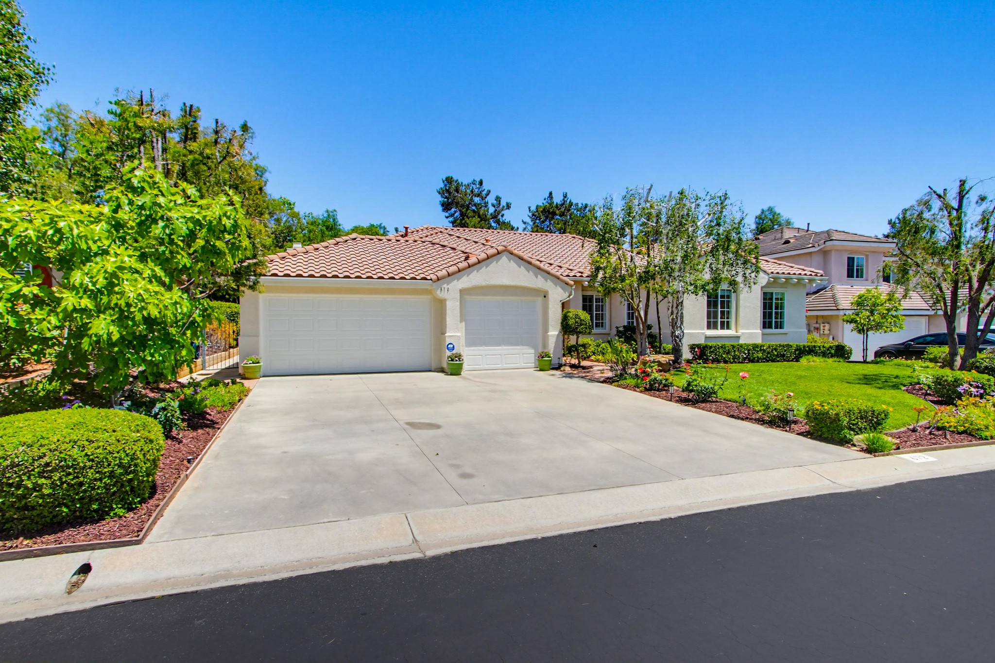 Virtual tour photo 4 of 68 for 672 Inverlochy Dr