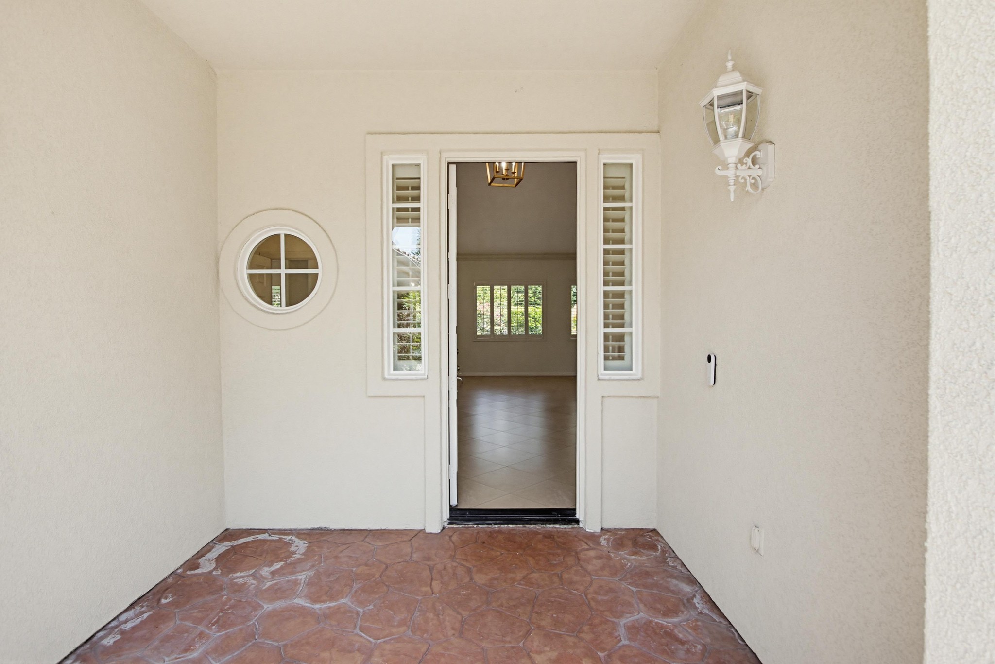 Virtual tour photo 7 of 68 for 672 Inverlochy Dr