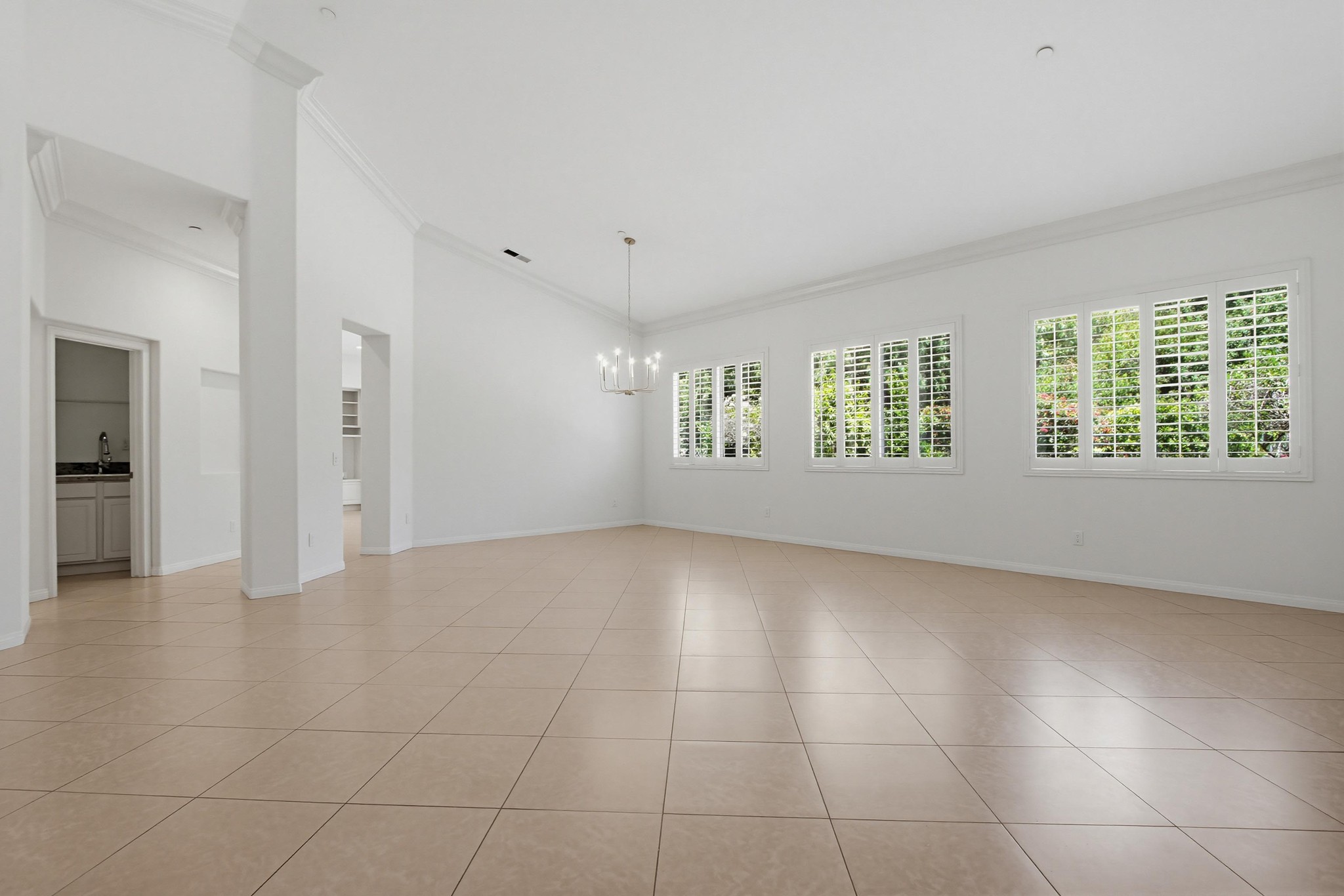 Virtual tour photo 8 of 68 for 672 Inverlochy Dr