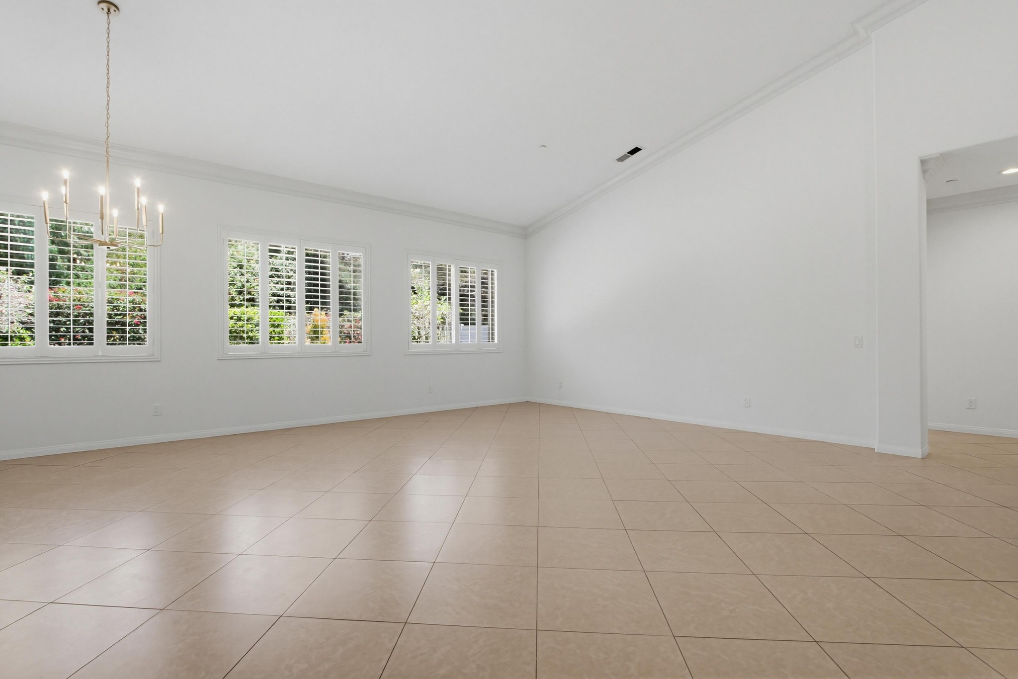 Virtual tour photo 9 of 68 for 672 Inverlochy Dr