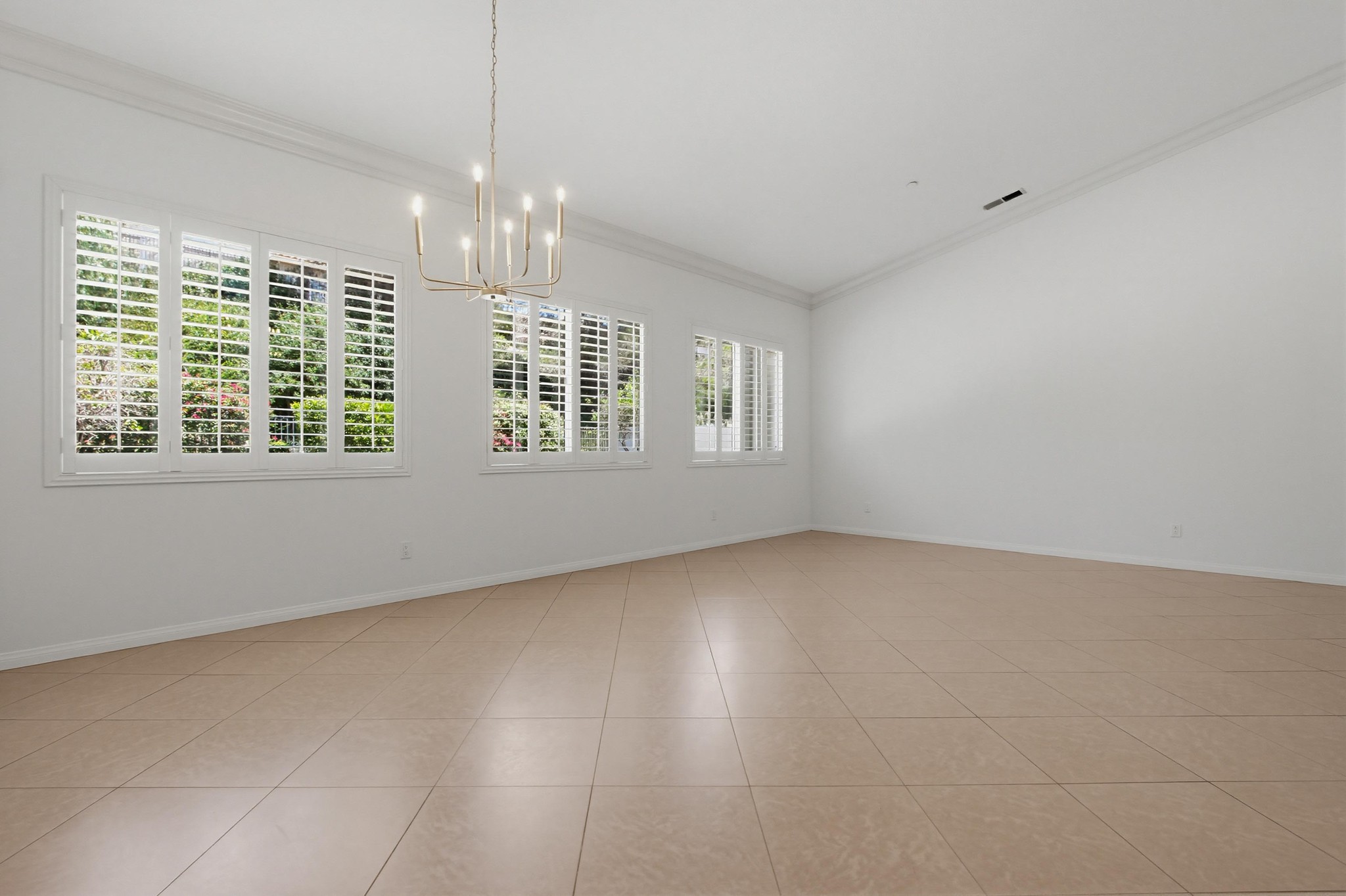 Virtual tour photo 10 of 68 for 672 Inverlochy Dr