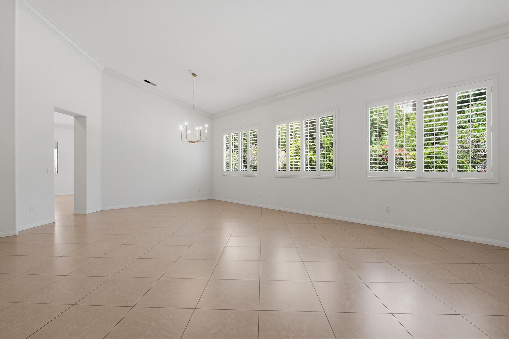 Virtual tour photo 11 of 68 for 672 Inverlochy Dr