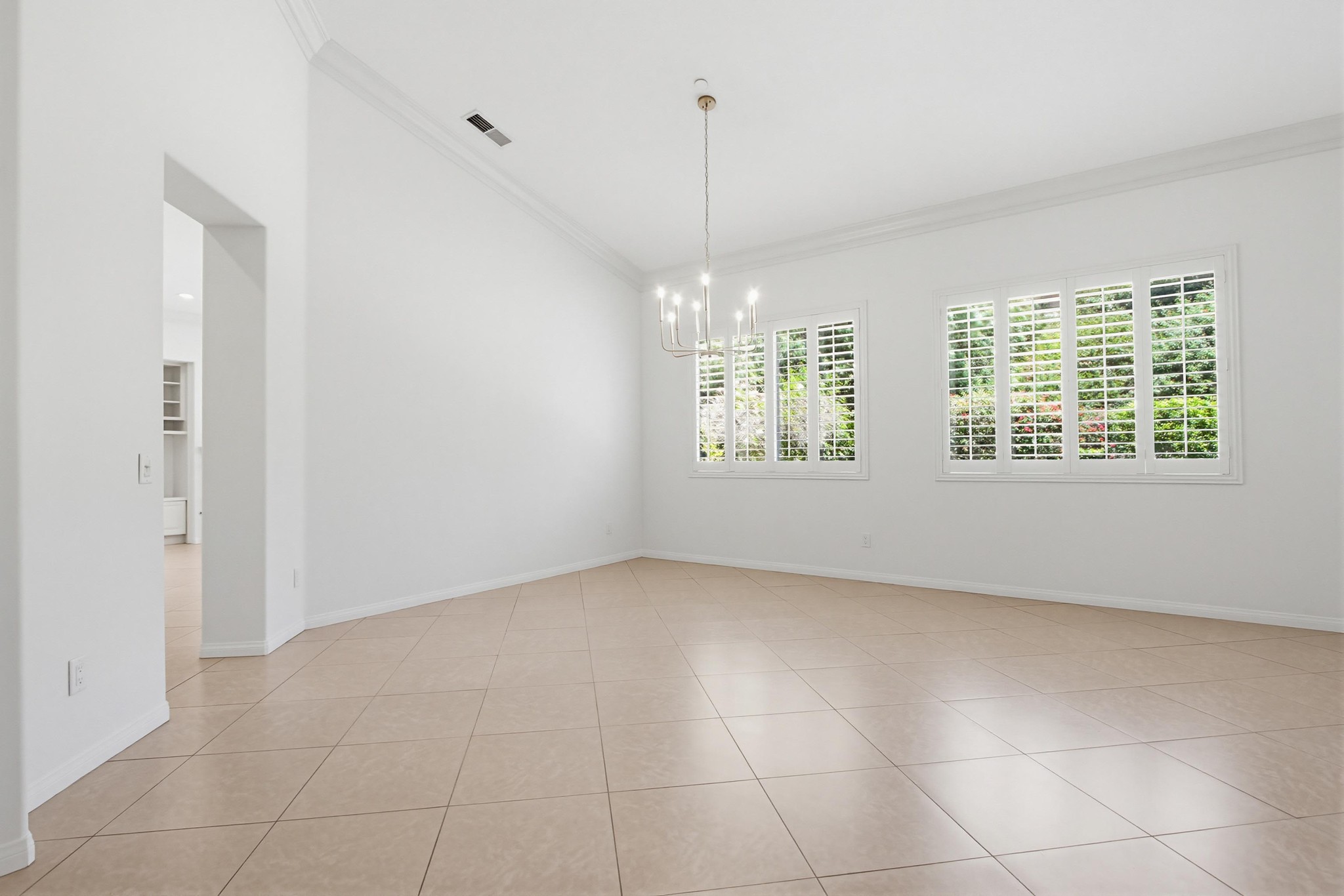 Virtual tour photo 14 of 68 for 672 Inverlochy Dr