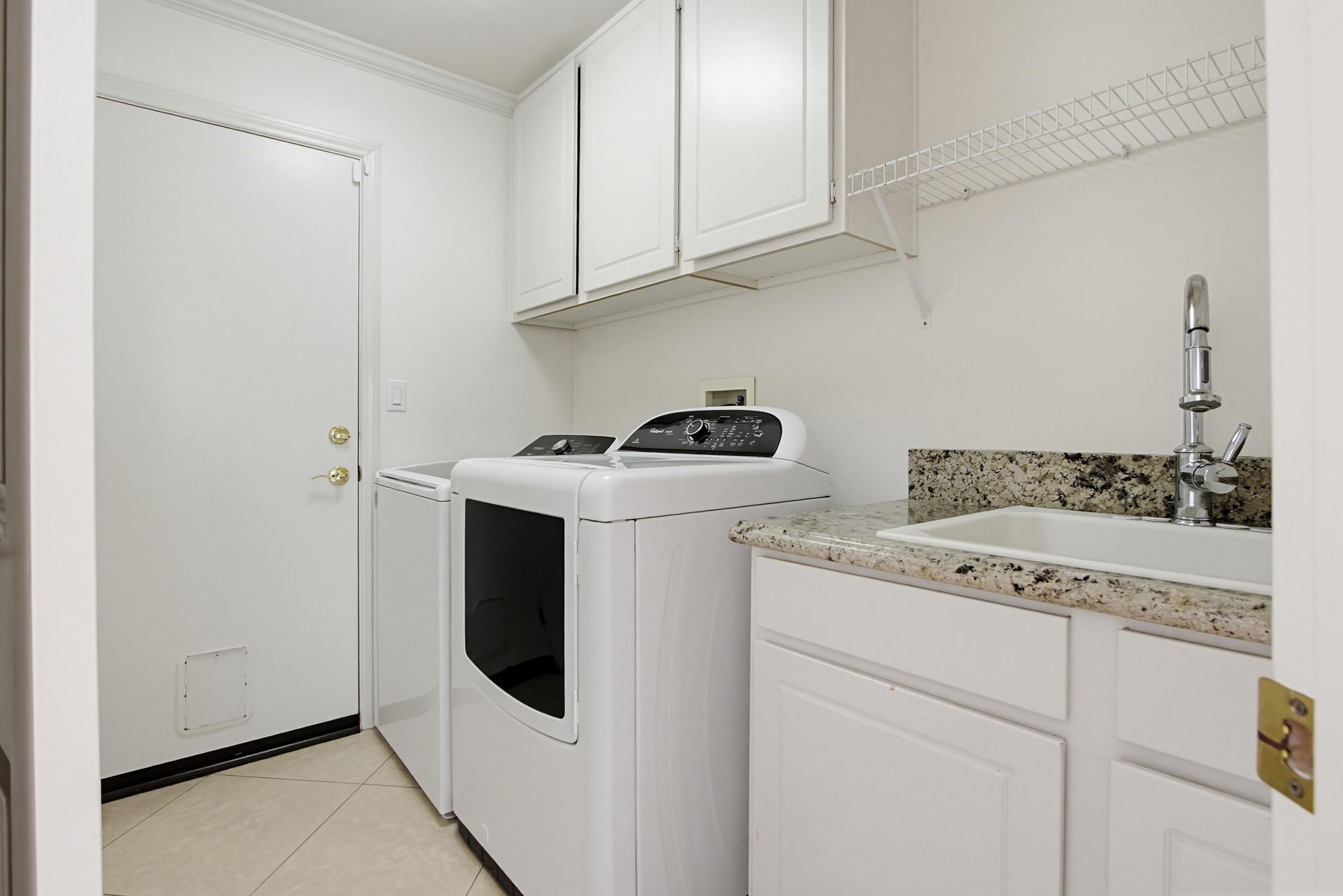 Virtual tour photo 16 of 68 for 672 Inverlochy Dr
