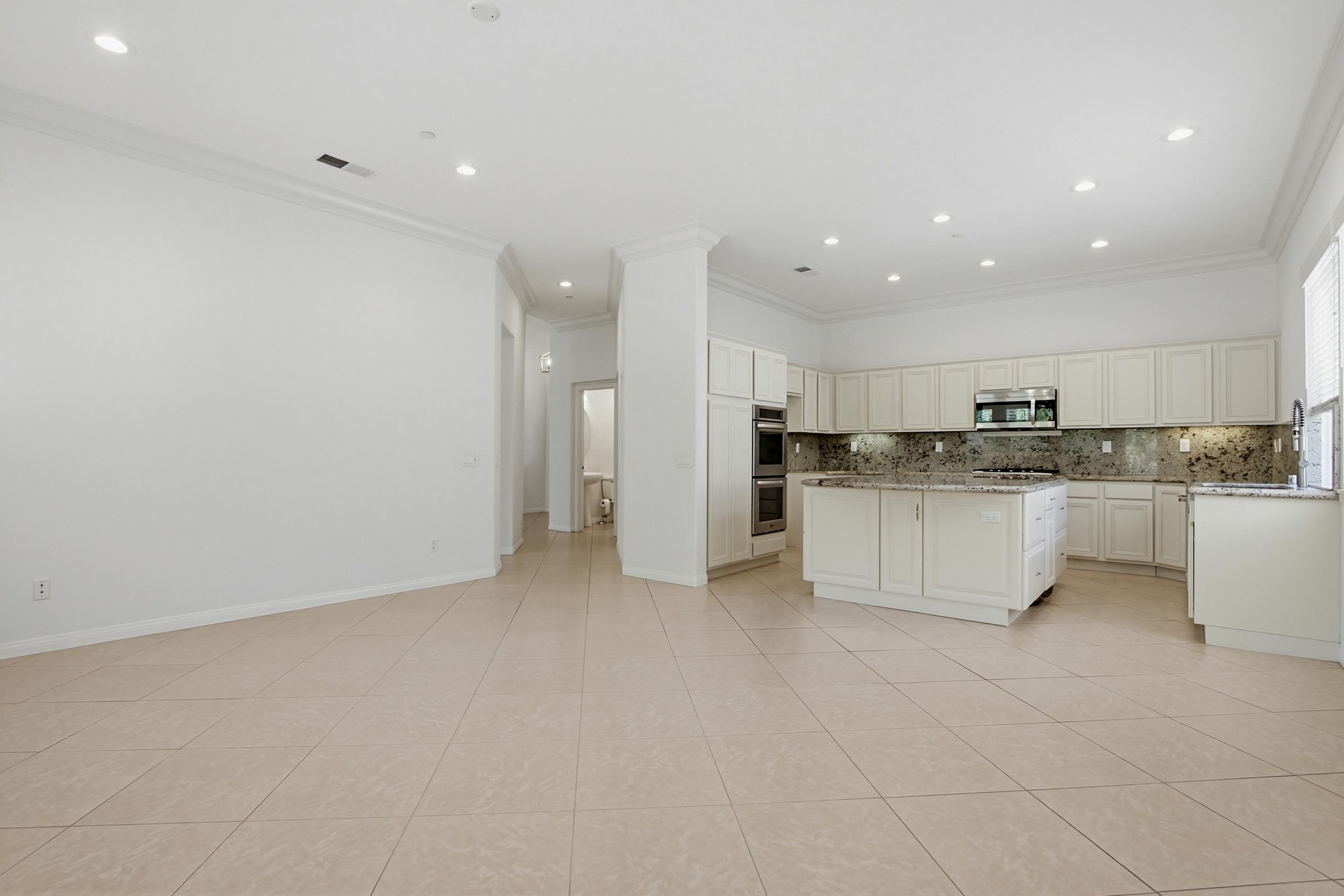 Virtual tour photo 20 of 68 for 672 Inverlochy Dr
