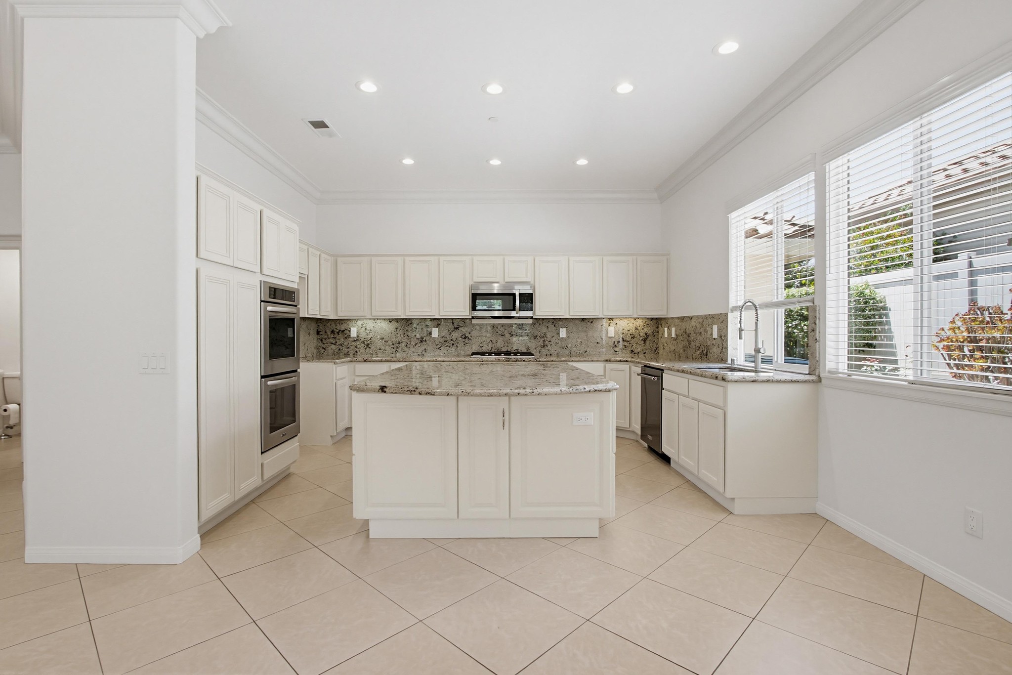 Virtual tour photo 22 of 68 for 672 Inverlochy Dr