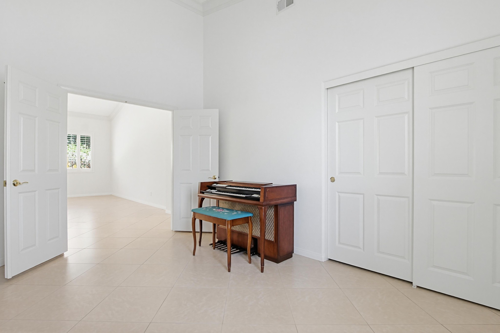 Virtual tour photo 29 of 68 for 672 Inverlochy Dr
