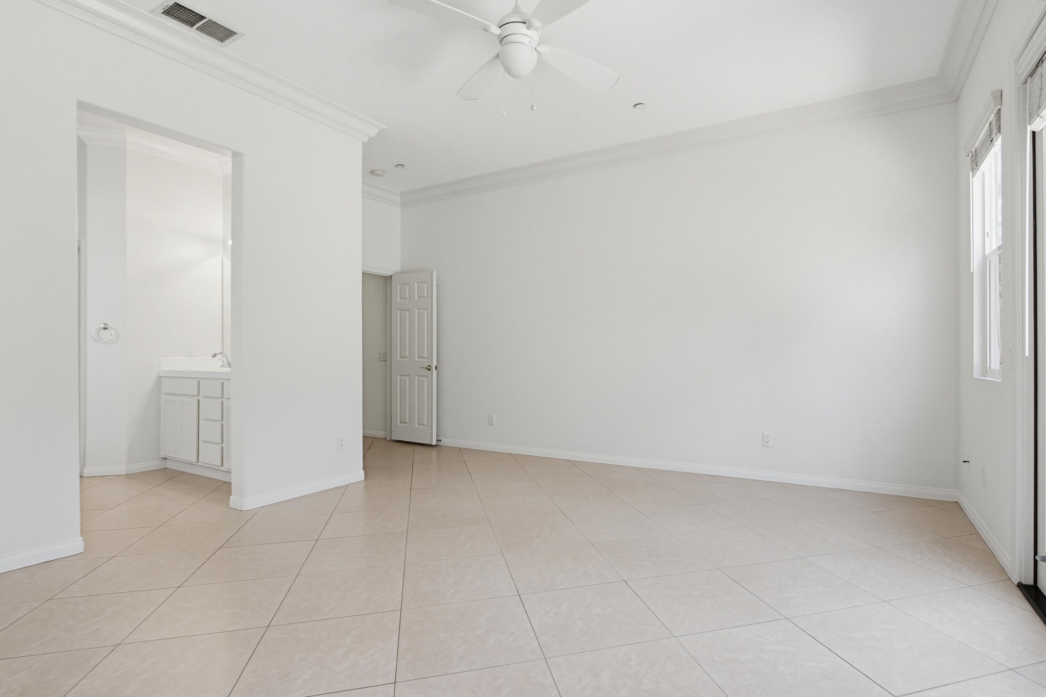 Virtual tour photo 33 of 68 for 672 Inverlochy Dr
