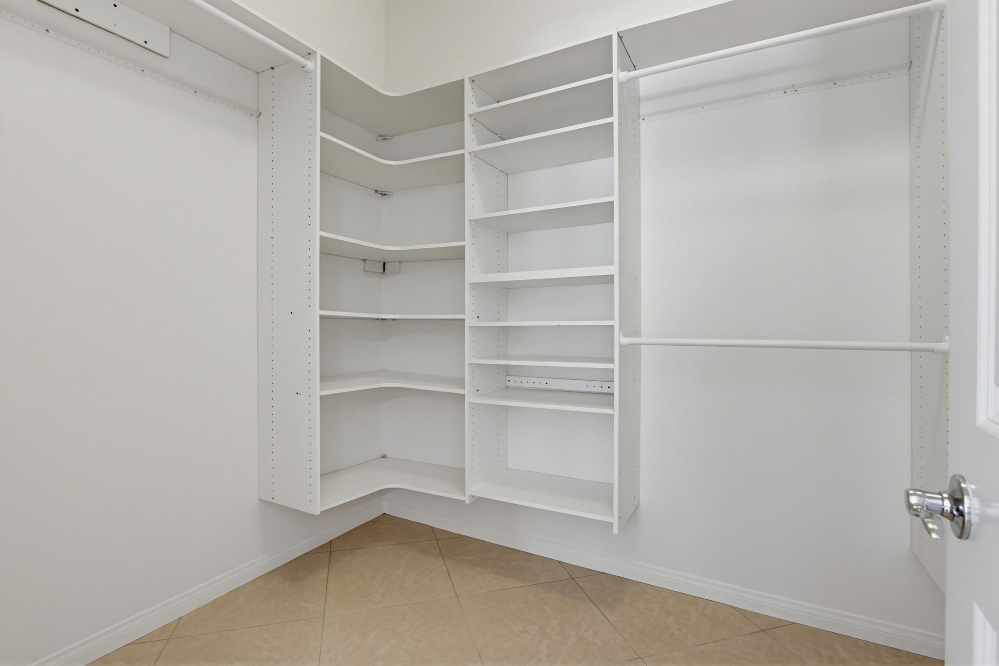 Virtual tour photo 38 of 68 for 672 Inverlochy Dr