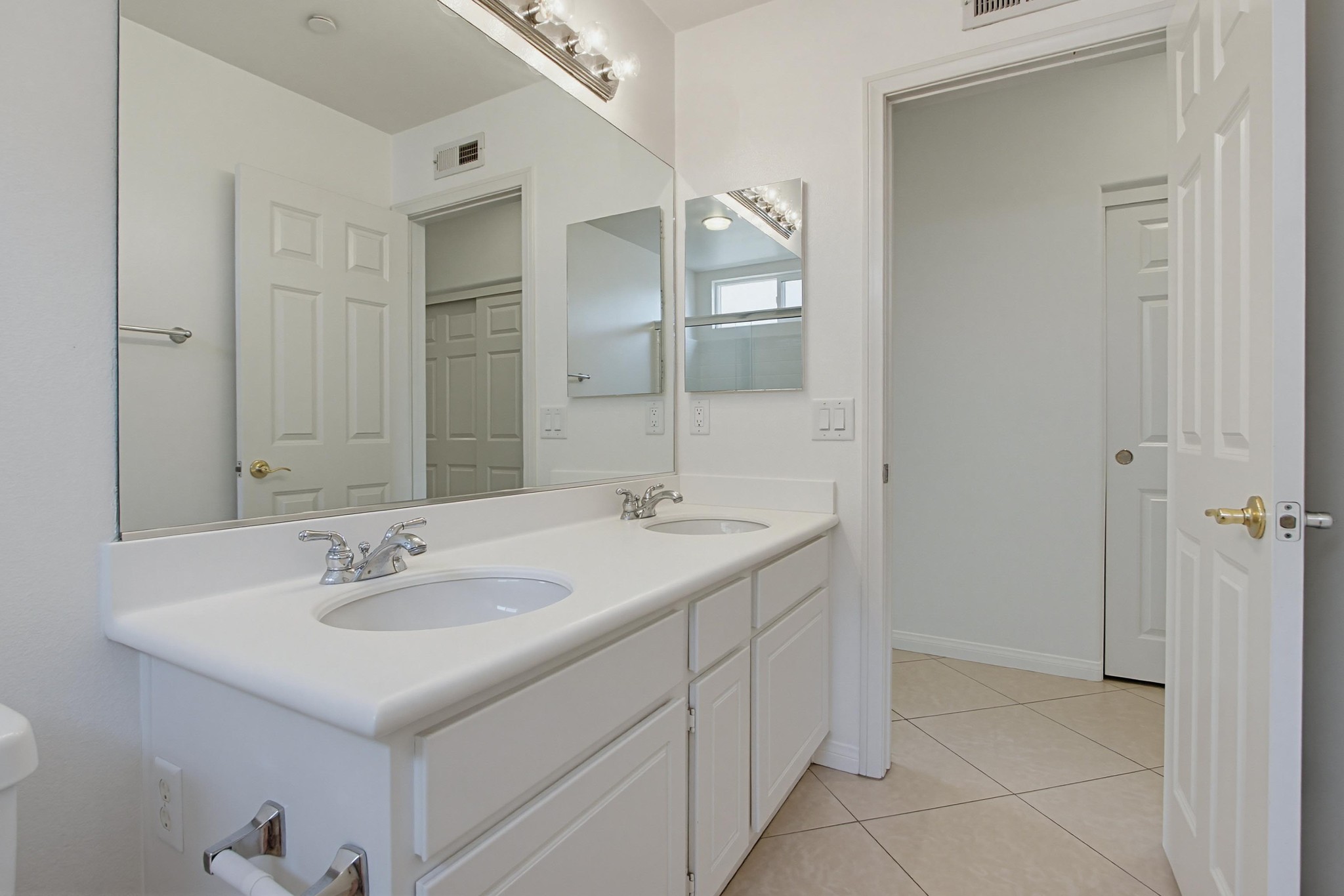 Virtual tour photo 42 of 68 for 672 Inverlochy Dr