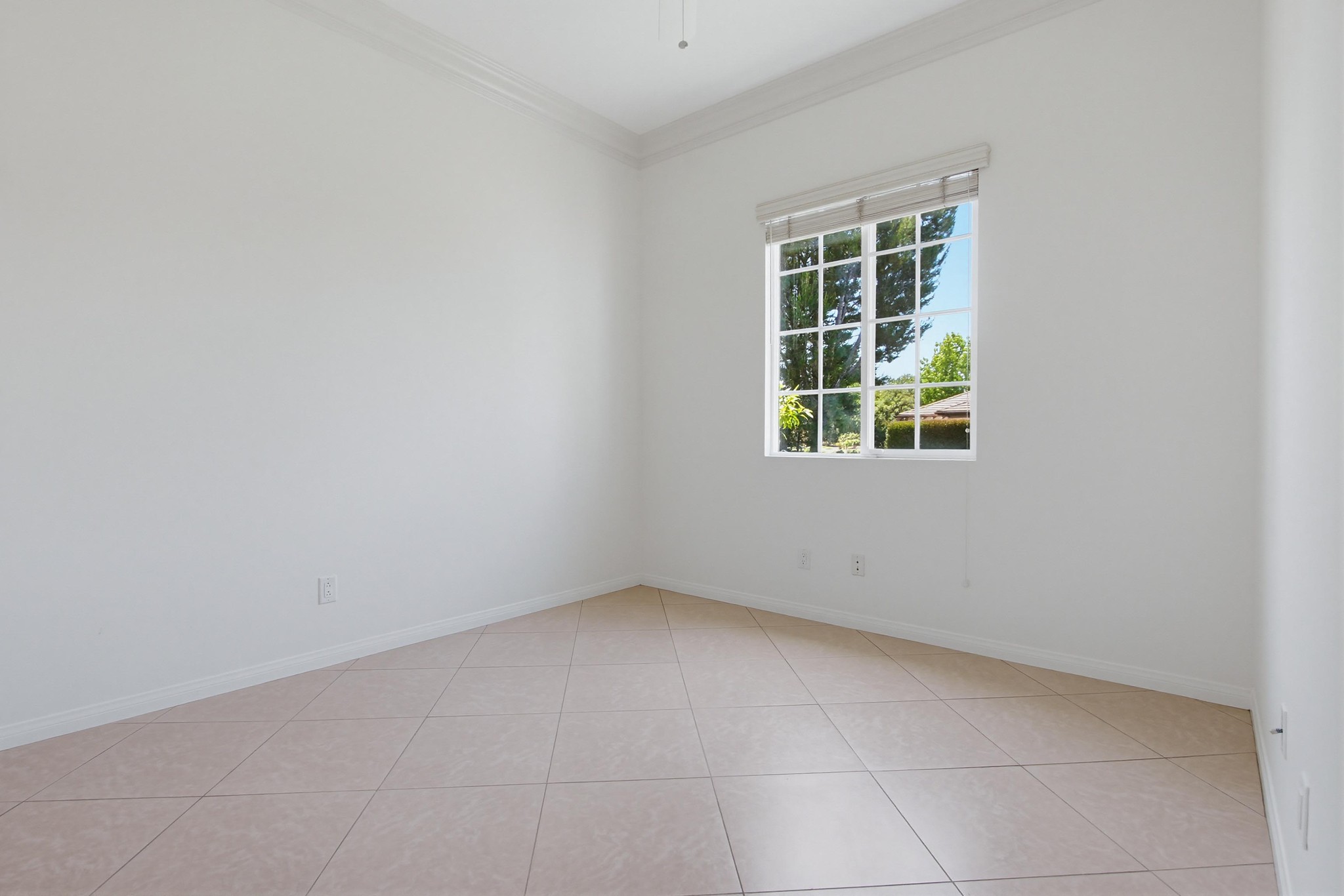Virtual tour photo 43 of 68 for 672 Inverlochy Dr