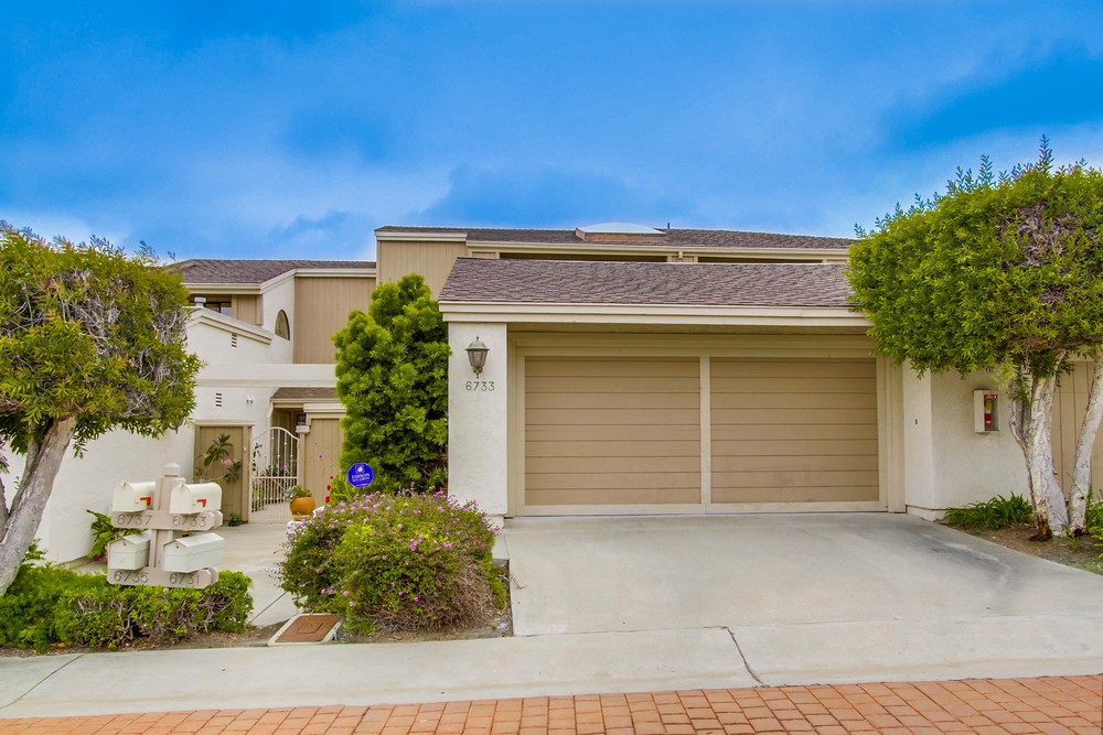 Virtual tour photo 1 of 45 for 6733 Fashion Hills Blvd