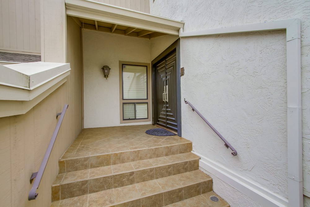 Virtual tour photo 4 of 45 for 6733 Fashion Hills Blvd