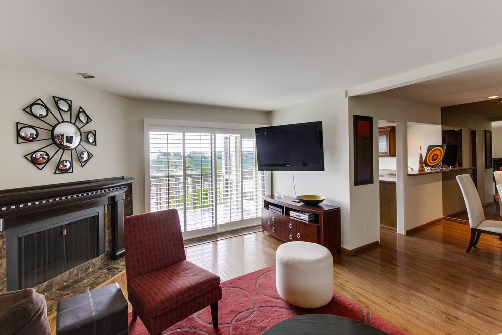 Virtual tour photo 5 of 45 for 6733 Fashion Hills Blvd