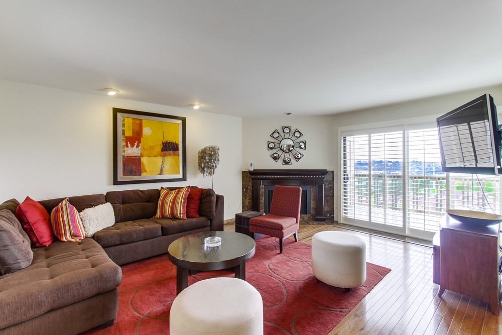 Virtual tour photo 6 of 45 for 6733 Fashion Hills Blvd