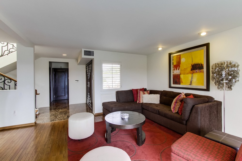 Virtual tour photo 7 of 45 for 6733 Fashion Hills Blvd