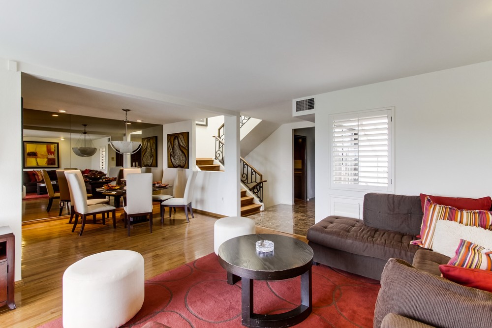 Virtual tour photo 8 of 45 for 6733 Fashion Hills Blvd