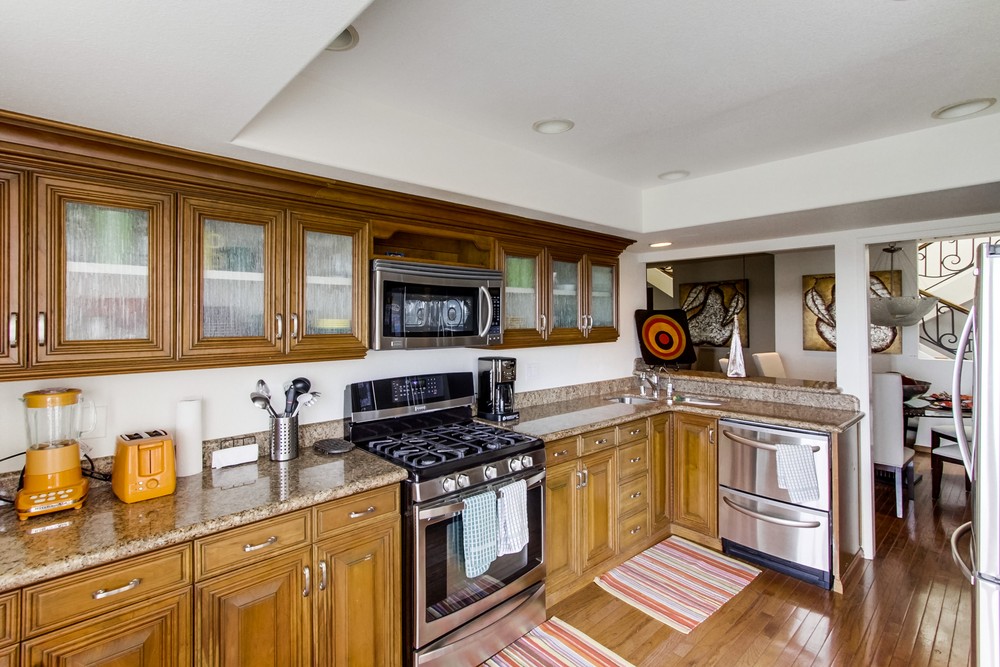 Virtual tour photo 12 of 45 for 6733 Fashion Hills Blvd