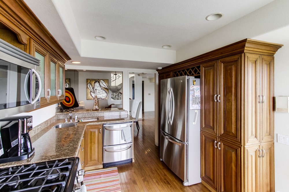Virtual tour photo 13 of 45 for 6733 Fashion Hills Blvd
