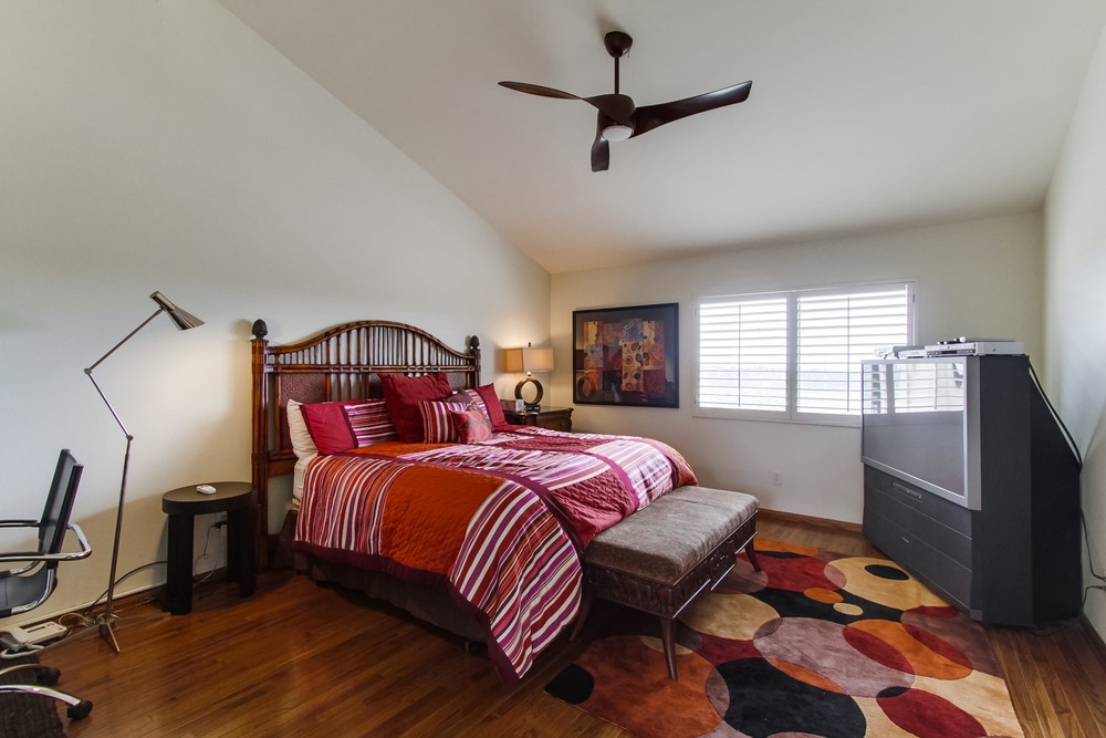 Virtual tour photo 23 of 45 for 6733 Fashion Hills Blvd