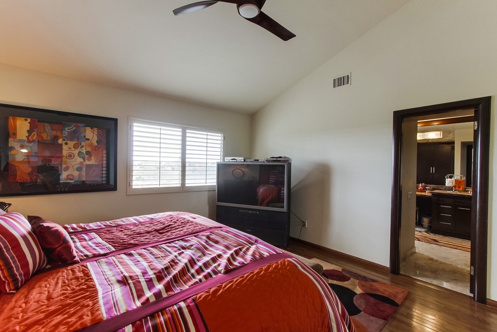 Virtual tour photo 24 of 45 for 6733 Fashion Hills Blvd