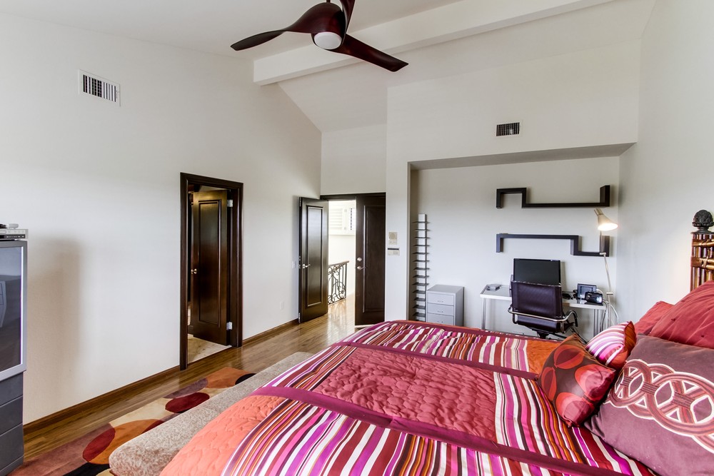 Virtual tour photo 25 of 45 for 6733 Fashion Hills Blvd