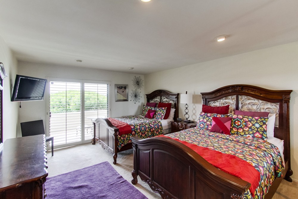 Virtual tour photo 35 of 45 for 6733 Fashion Hills Blvd