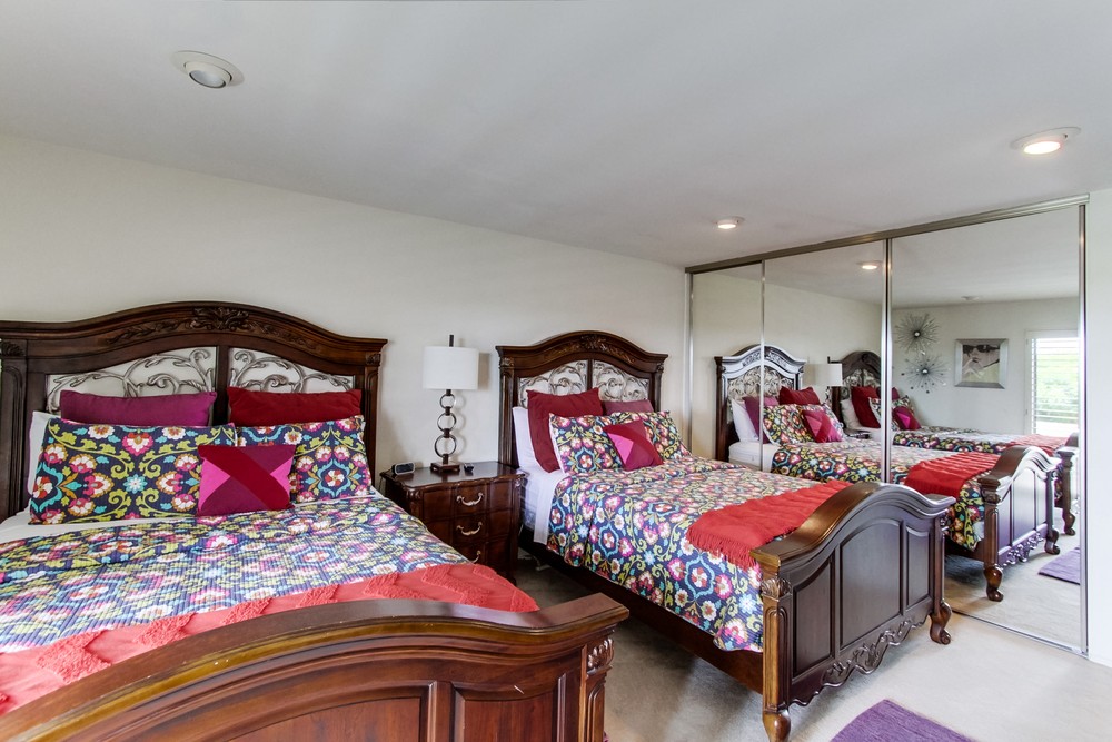 Virtual tour photo 37 of 45 for 6733 Fashion Hills Blvd