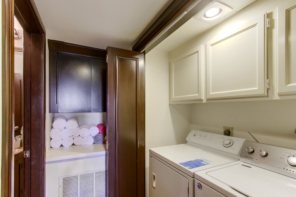 Virtual tour photo 41 of 45 for 6733 Fashion Hills Blvd
