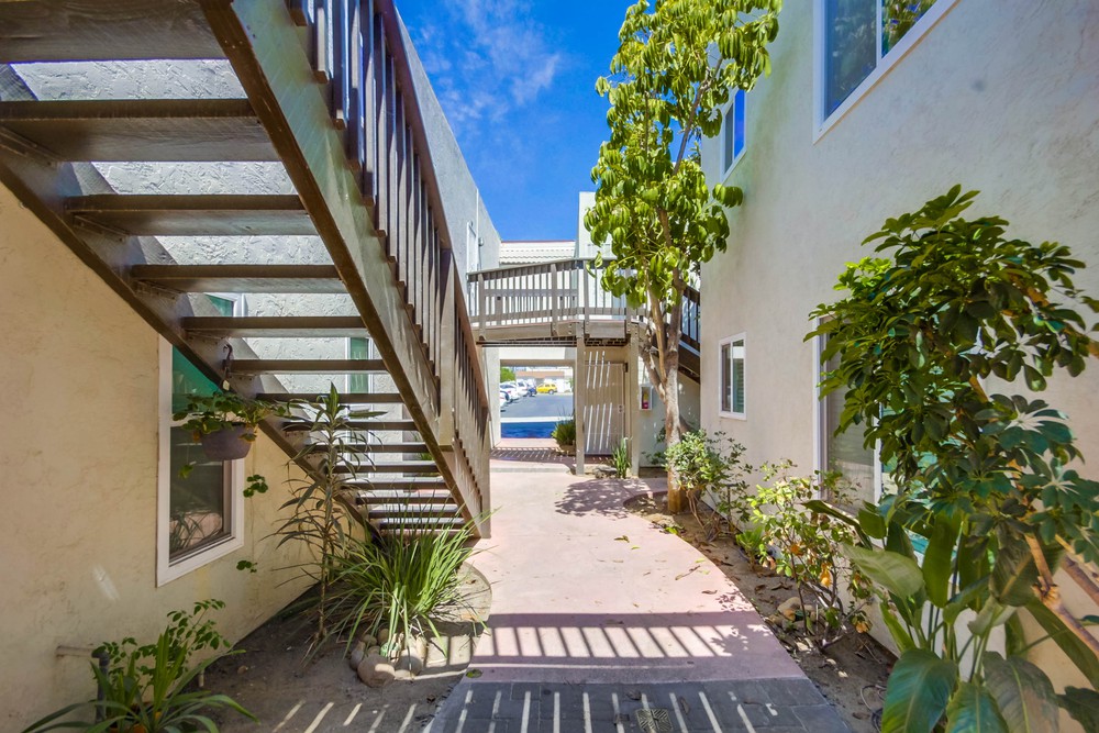 Virtual tour photo 8 of 28 for 6735 Amherst St