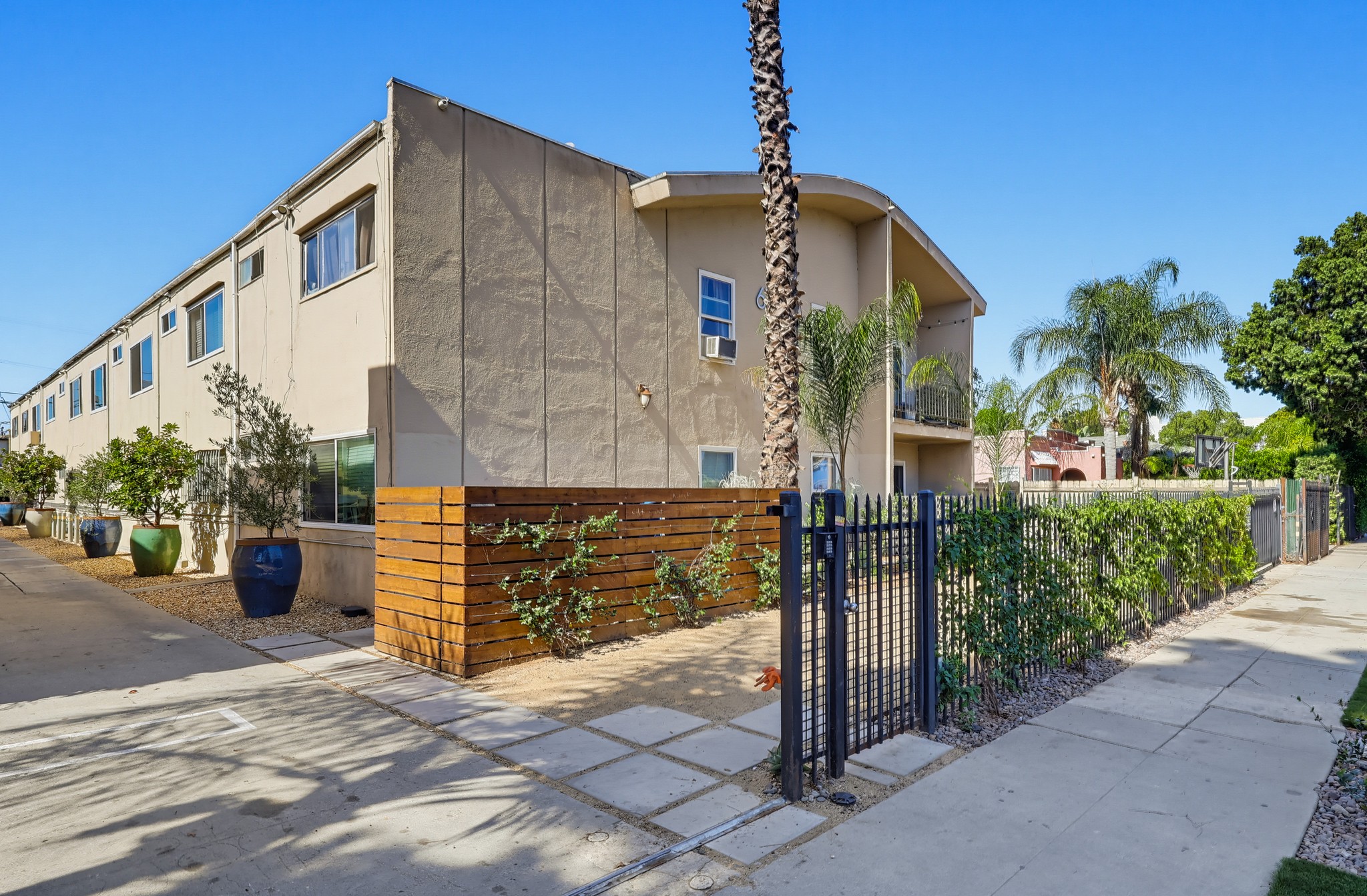 Virtual tour photo 10 of 28 for 6735 Brynhurst Ave