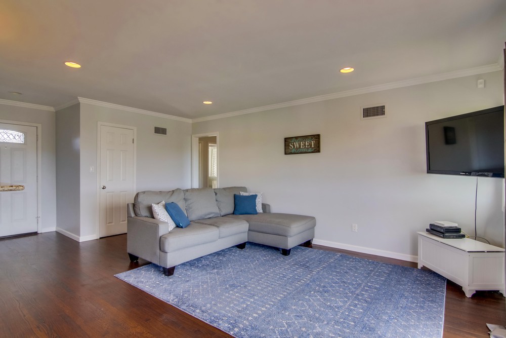 Virtual tour photo 11 of 63 for 6744 Winona Ave