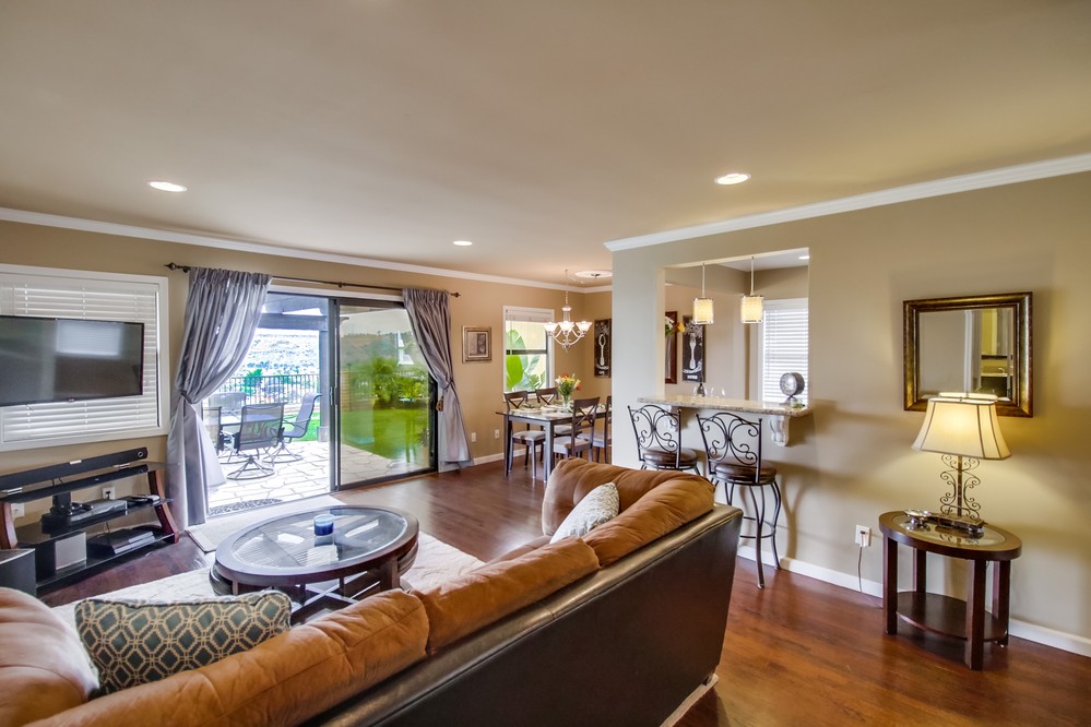 Virtual tour photo 8 of 55 for 6744 Winona Avenue