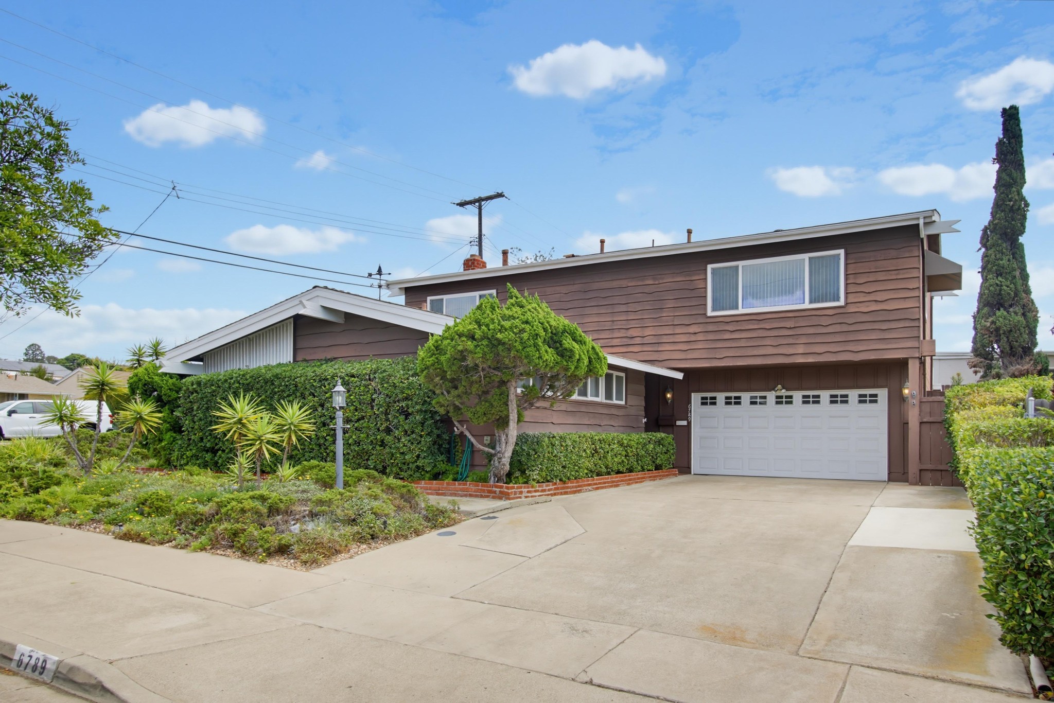 Virtual tour photo 1 of 69 for 6789 Renkrib Ave