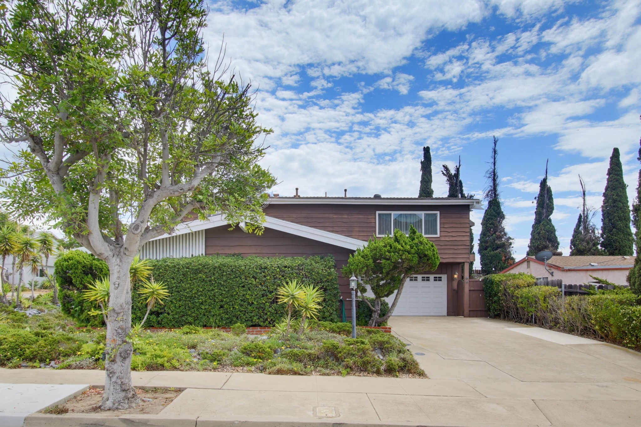 Virtual tour photo 3 of 69 for 6789 Renkrib Ave