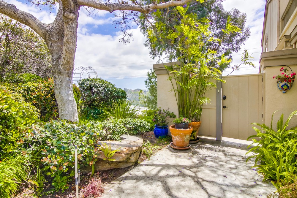 Virtual tour photo 4 of 78 for 6793 Fashion Hills Blvd