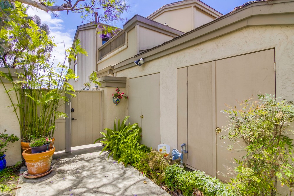Virtual tour photo 5 of 78 for 6793 Fashion Hills Blvd