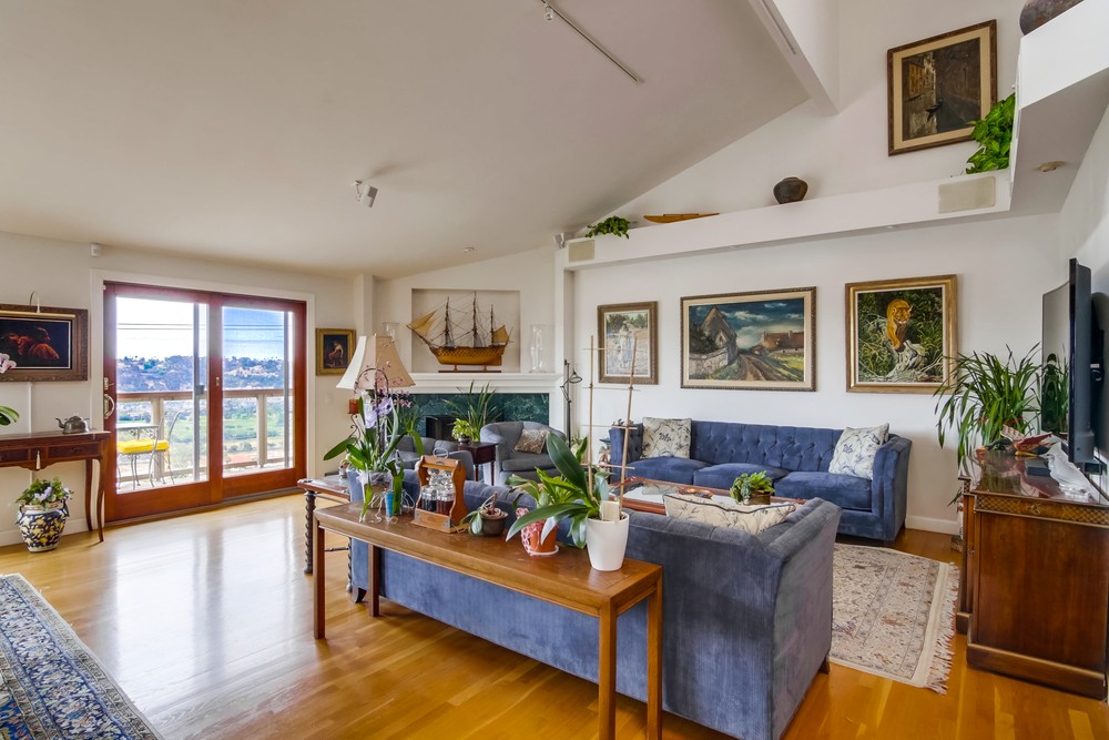 Virtual tour photo 11 of 78 for 6793 Fashion Hills Blvd