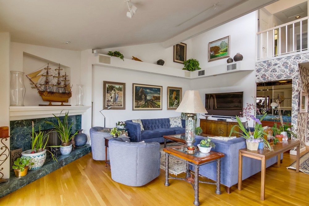 Virtual tour photo 13 of 78 for 6793 Fashion Hills Blvd