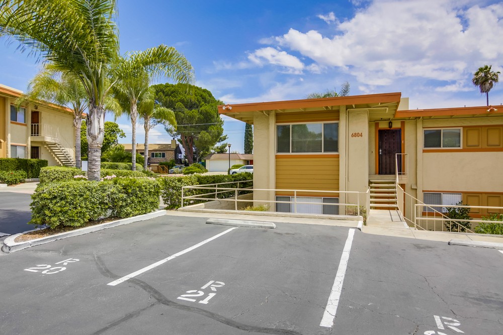Virtual tour photo 4 of 45 for 6804 Hyde Park Dr