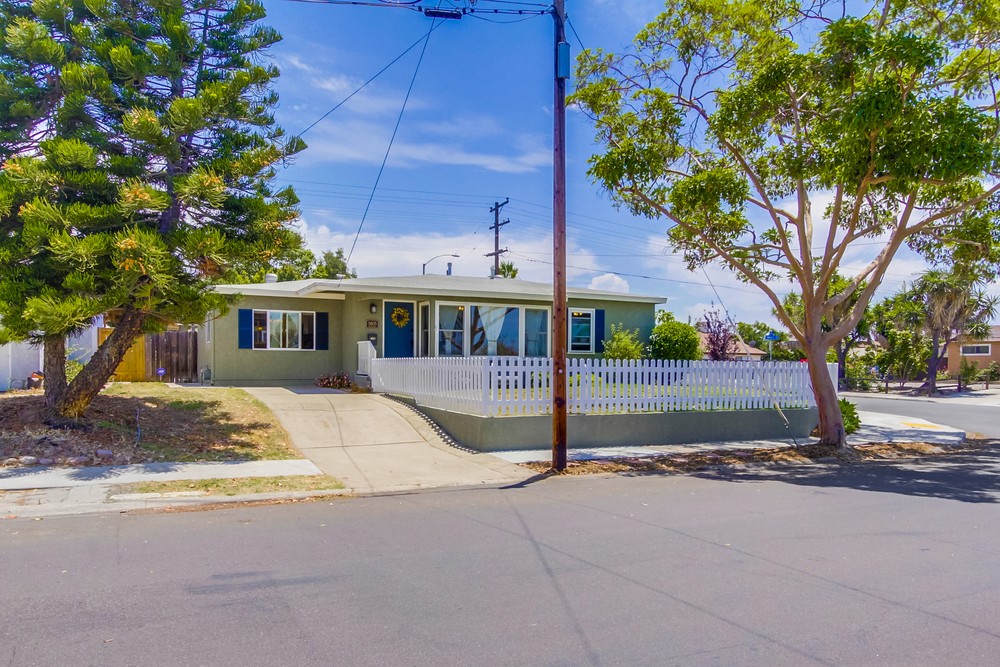 Virtual tour photo 1 of 40 for 6805 69th St