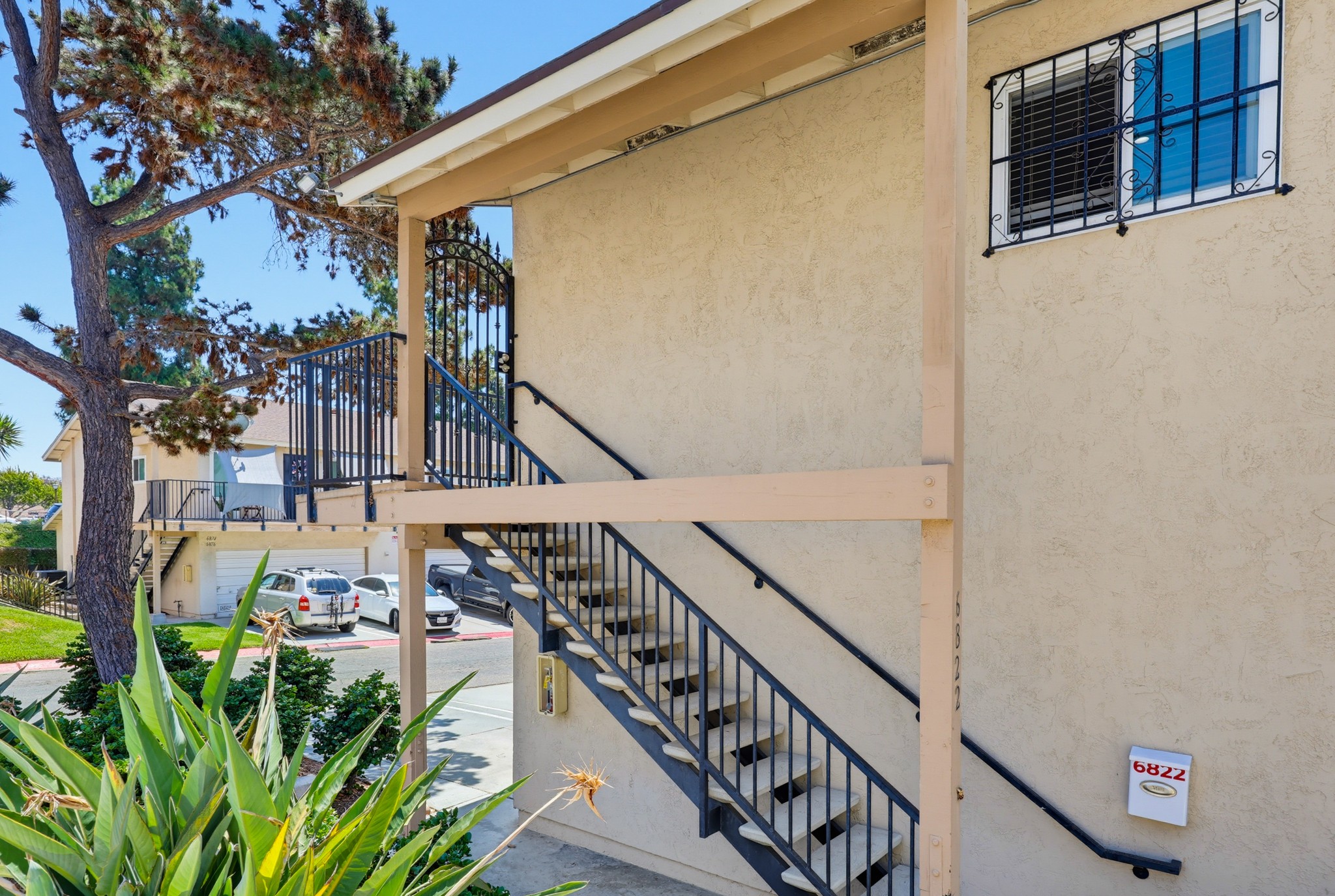 Virtual tour photo 7 of 48 for 6822 Camphor Ln