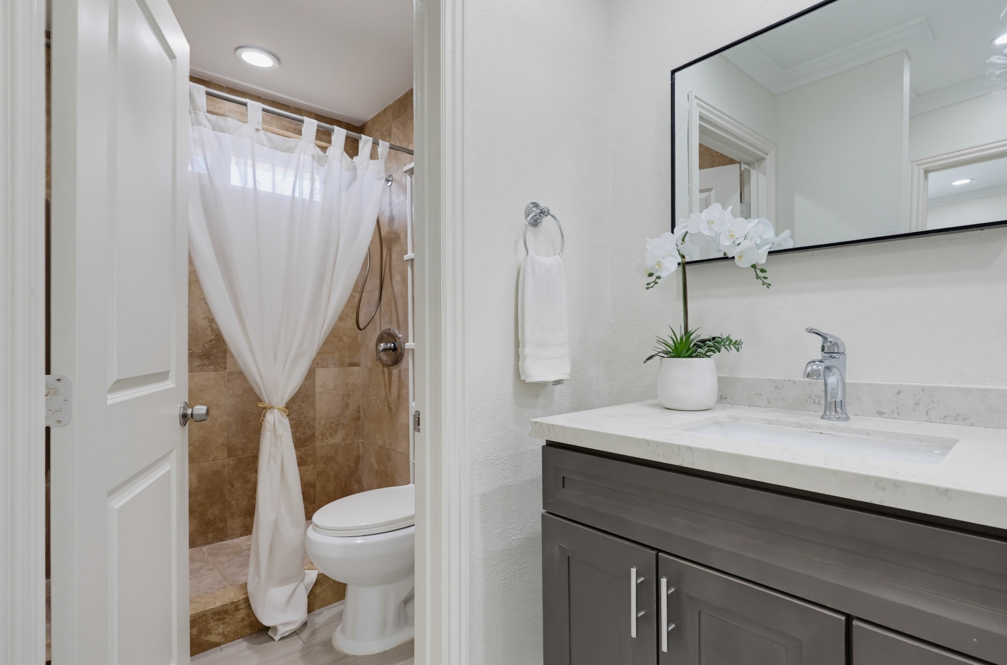Virtual tour photo 33 of 48 for 6822 Camphor Ln