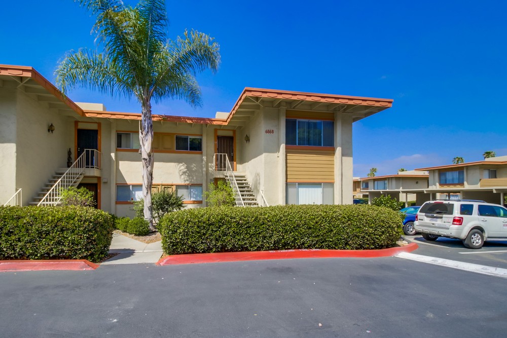 Virtual tour photo 1 of 29 for 6868 Hyde Park Dr Unit M