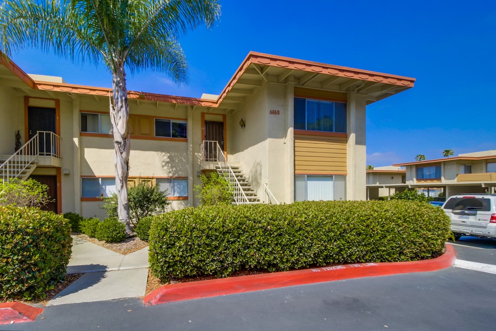 Virtual tour photo 3 of 29 for 6868 Hyde Park Dr Unit M