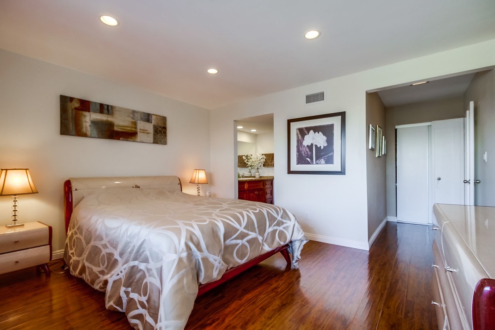 Virtual tour photo 17 of 29 for 6868 Hyde Park Dr Unit M