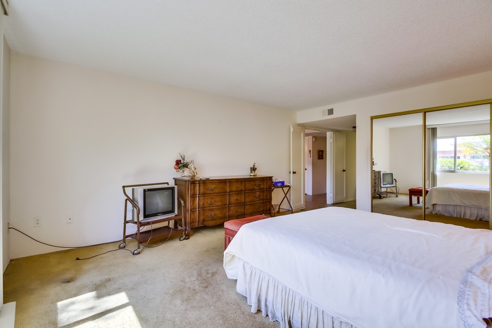 Virtual tour photo 23 of 46 for 6872 Hyde Park Drive