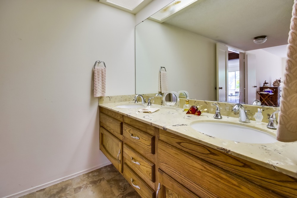 Virtual tour photo 27 of 46 for 6872 Hyde Park Drive